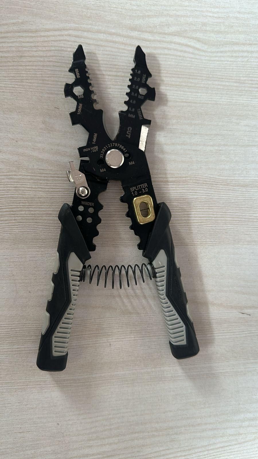 25-in-1 Wire Cutter Tool Kit